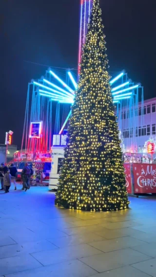 Let's explore two nearby Christmas markets to Eastleigh for inspo this final weekend leading up to Christmas! 🎄🎅🏼
#christmas #christmasmarket #southampton #winchester #christmastime