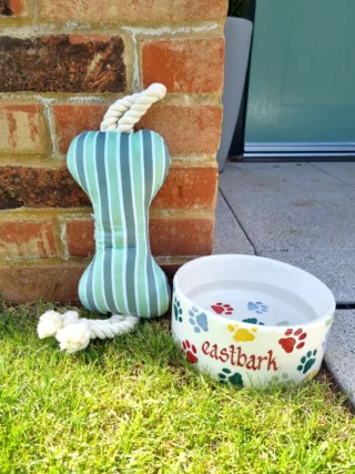 Today is #BondWithYourDogDay and at The Lower Acre, we're busy preparing our Marketing Suite to welcome all visitors, including fluffy ones! 🐶

Book your visit today 📲
⛓ Link in bio

#PetFriendlyLiving #NewHomesUK #eastbrookehomes #DogLovers #HomeTogether #TheLowerAcre