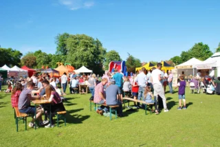 With this week marking the end of the school year, it's time to take full advantage of summer in Horton Heath ☀️ 

Events within 15 minutes of The Lower Acre include:
🎬 Open-air cinema
🎠 Kidz World 
🎶 Fair Oak Summer Festival
🎸 Summer Socials 
🤠 Country Road Festival
🎉 Eastleigh Summer Festival

🔗 Read the full guide via the link in our bio

#TheLowerAcre #HortonHeath #eastbrookehomes #HampshireLife #VillageLiving #WhatsOnHampshire #Eastleigh #FamilyDaysOut #SummerEvents #ExploreLocal #LoveWhereYouLive
